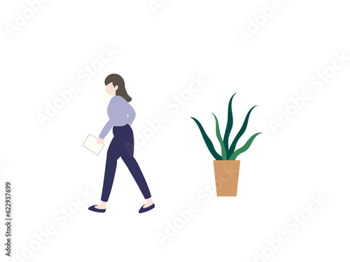 書類を持って歩く女性と観葉植物
