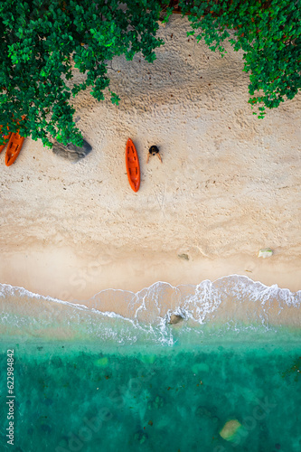 Seule sur une plage deserete paradisiqaque, calme et tranquilité, Koh Tao, Tailande