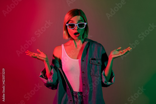 Portrait of surprised lady impressed thriller horror series impressed isolated on futuristic gradient neon color background