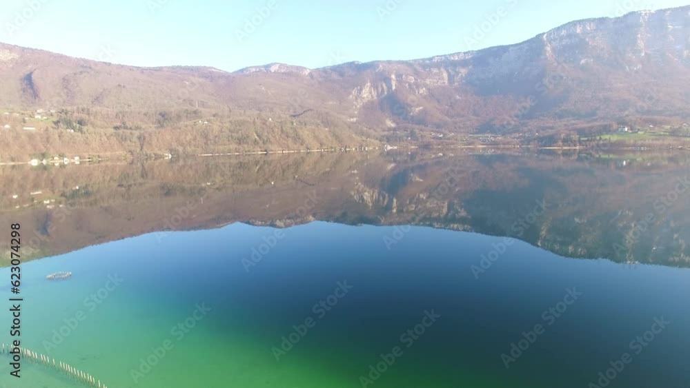 Lac d'Aiguebelette vue aérienne Lac d'Aiguebelette vue aérienne