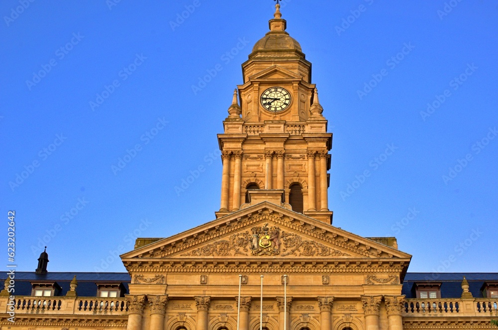 Obraz premium Cape Town City Hall early morning during golden hour.