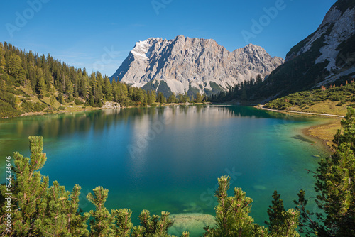 Fototapeta Naklejka Na Ścianę i Meble -  clear blue alpine lake Seebensee and Zugspitze mountain, austria