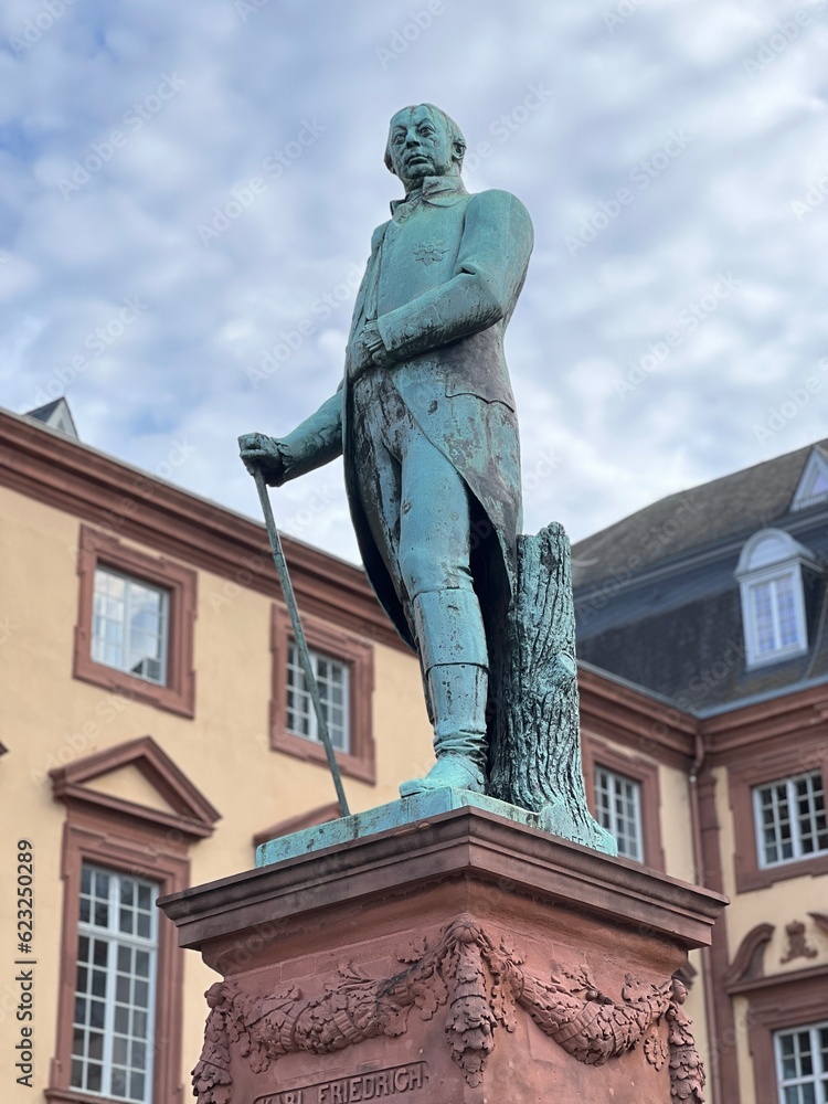 Obraz premium Statue of Karl Friedrich von Baden in Mannheim University