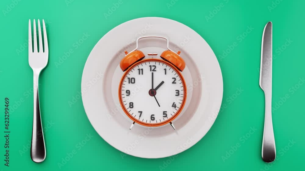 Showing an empty plate and a clock. The practice of eating within a specific time. Intermittent fasting concept. Showing an empty plate and a clock. The practice of eating within a specific time. Intermittent fasting concept.