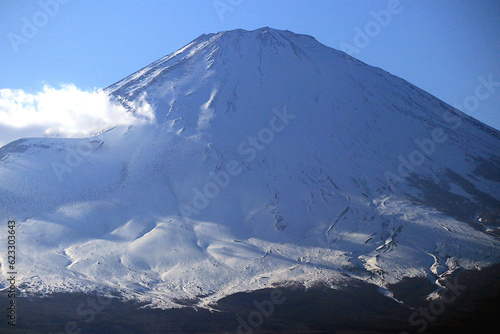 Fototapeta Naklejka Na Ścianę i Meble -  Mt. Fuji with snowy scenery