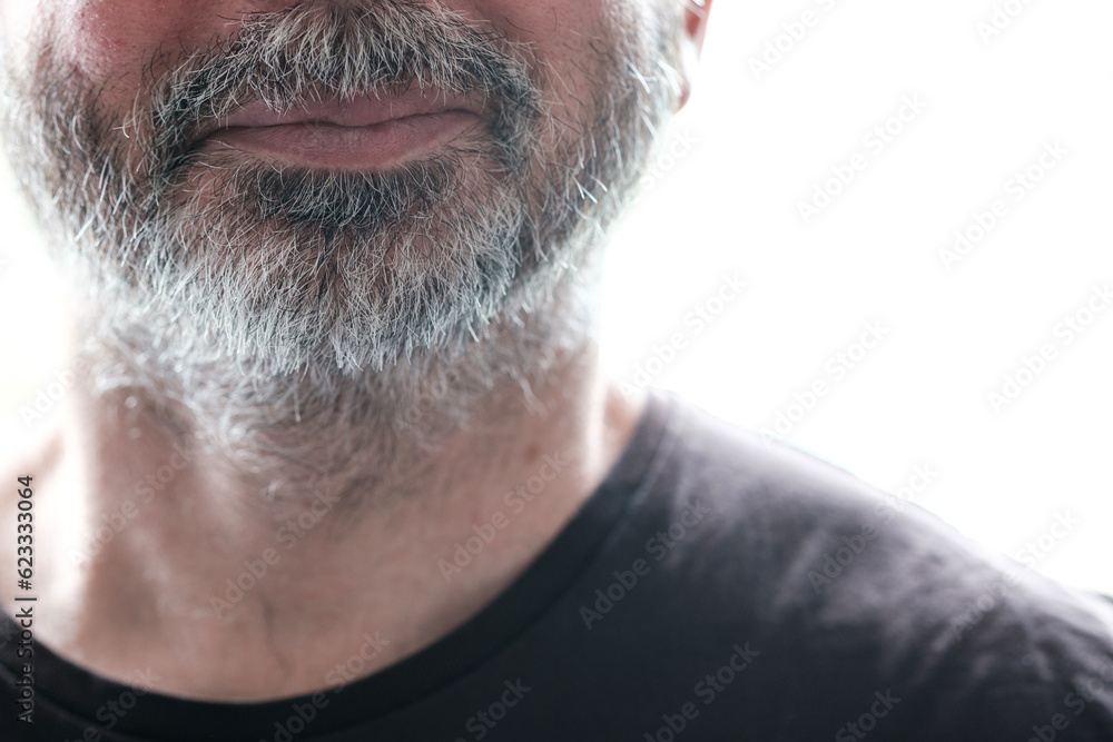 Obraz premium Close-up of grey beard of unrecognizable smiling mature man.