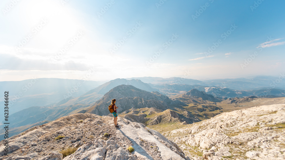 Obraz premium The girl travels in the mountains.