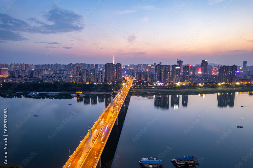 Naklejka premium China Zhuzhou city night view