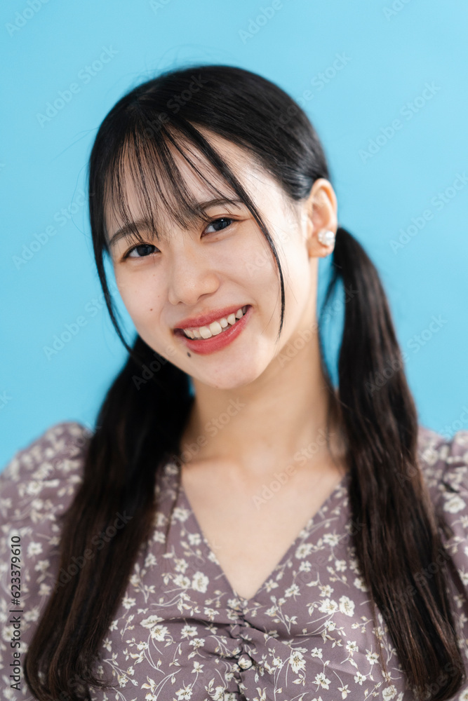 ツインテールの女性 ツインテールの女性