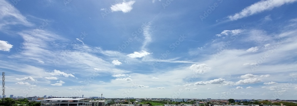 Obraz premium clouds over the field