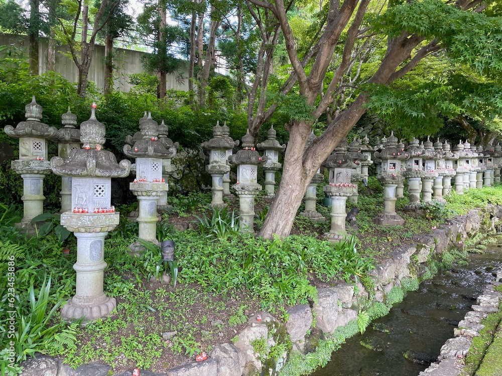 勝ちダルマで有名な勝尾寺の風景
