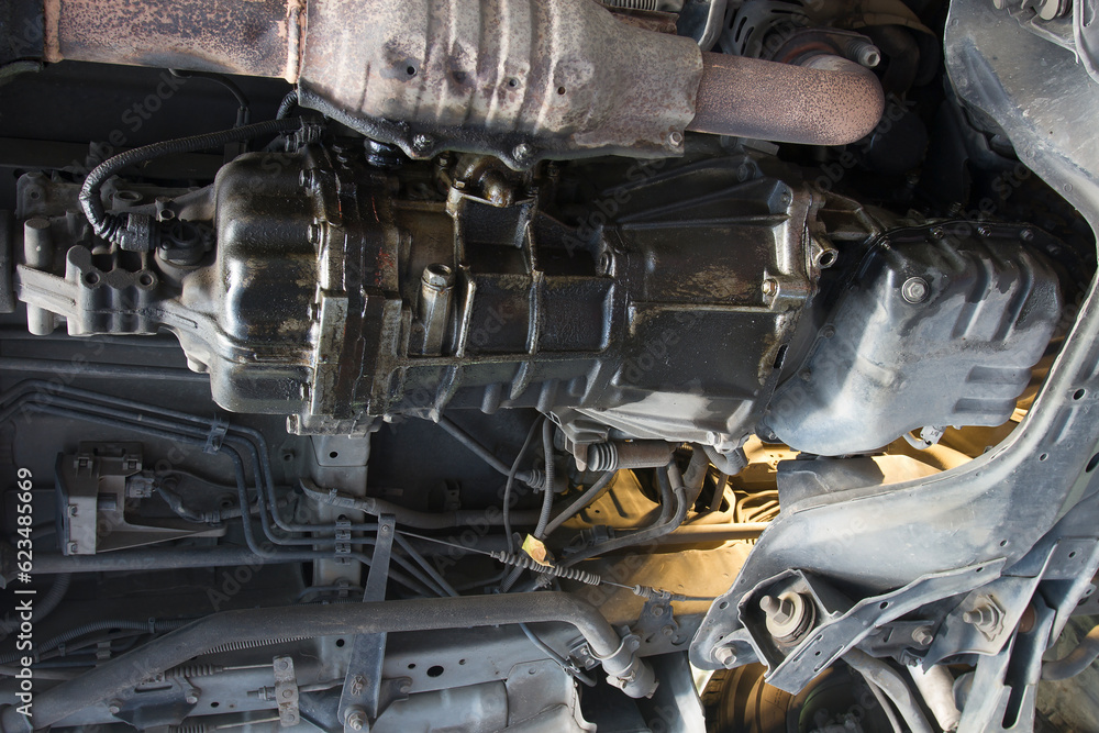 Photos under the car at the gearbox.Gearbox with oil leak Photos under the car at the gearbox.Gearbox with oil leak