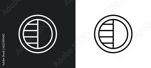 last quarter icon isolated in white and black colors. last quarter outline vector icon from weather collection for web, mobile apps and ui.