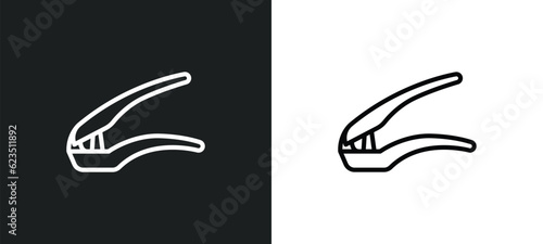 garlic press icon isolated in white and black colors. garlic press outline vector icon from kitchen collection for web, mobile apps and ui.