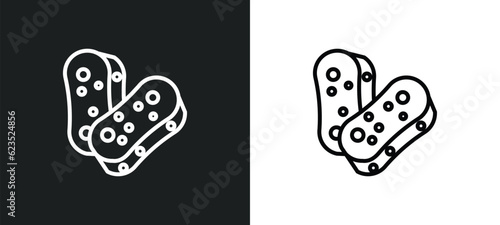 scouring pads icon isolated in white and black colors. scouring pads outline vector icon from cleaning collection for web, mobile apps and ui.