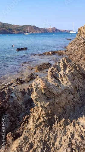 Vidéo Port Vendres Baie de Paulilles, Massif des Albères, Pyrénées Orientale, côte rocheuse, Côte Vermeille, mouillage, crique , anse naturelle,  Méditerranée