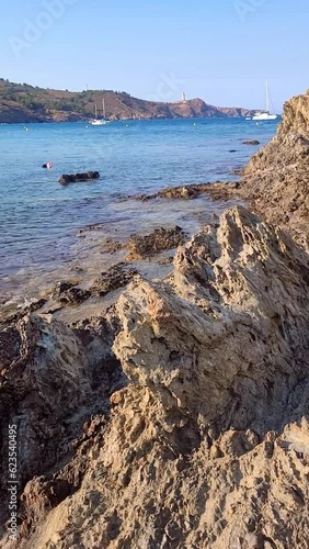 Vidéo Baie de Paulilles, mouillage ,  Massif des Albères, littoral Pyrénées Orientale, côte rocheuse, Côte Vermeille, mouillage, crique , anse naturelle,  Méditerranée