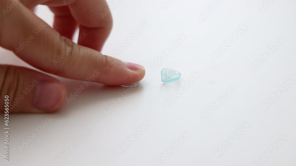 dried out no solution deshydratation contact lens isolated 4k . case