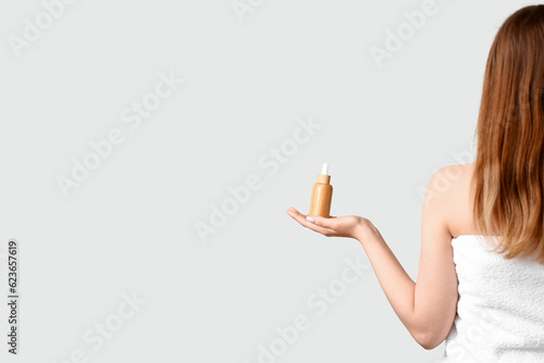 Young woman with cosmetic o...