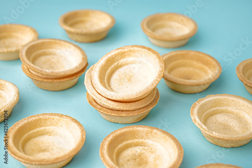 Empty shortcrust pastry tar...