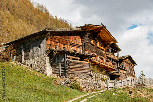 Saniertes altes Bauernhaus in Holz