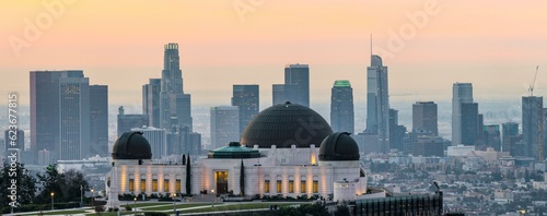 Foto Iconic Landmark: Panoramic View of Griffith Park Observatory, a Famous Los Angel