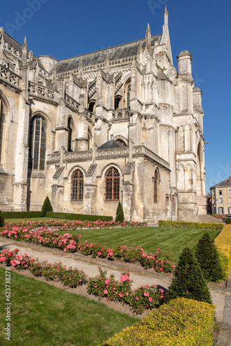 Jardin au pied de la Cathédrale Notre-Dame de Saint-Omer