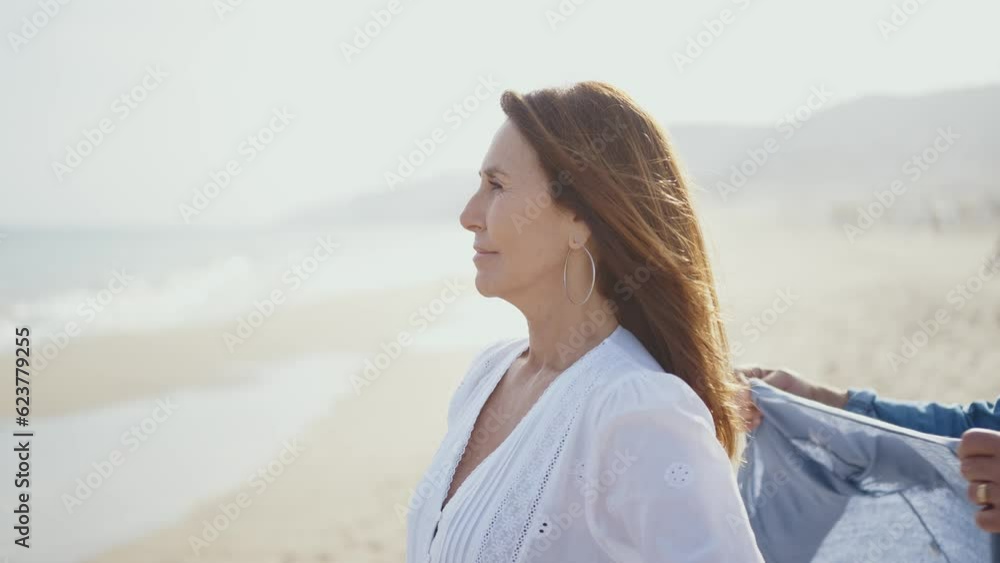 Cinematic video of a senior couple spending time on the beach and making different activities near the ocean. Romantic concept about a man and a woman in love. Lifestyle in the seniority age Cinematic video of a senior couple spending time on the beach and making different activities near the ocean. Romantic concept about a man and a woman in love. Lifestyle in the seniority age