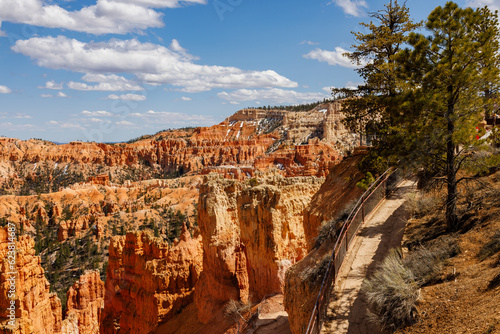 Rock formations and hoodoo’s from Rim Trail in Bryce Canyon National Park in Utah during spring. 