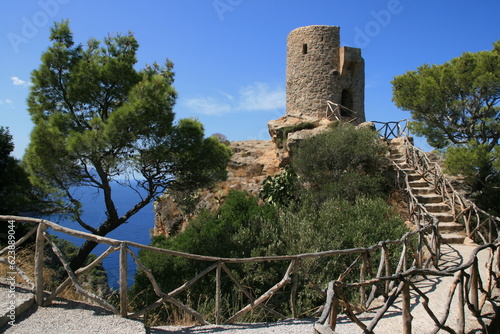 Torre des Verger: Historisches Wahrzeichen an der Küste Mallorcas photo