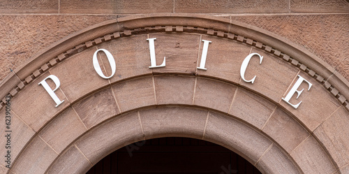 Canvastavla the word POLICE on a brownstone archway