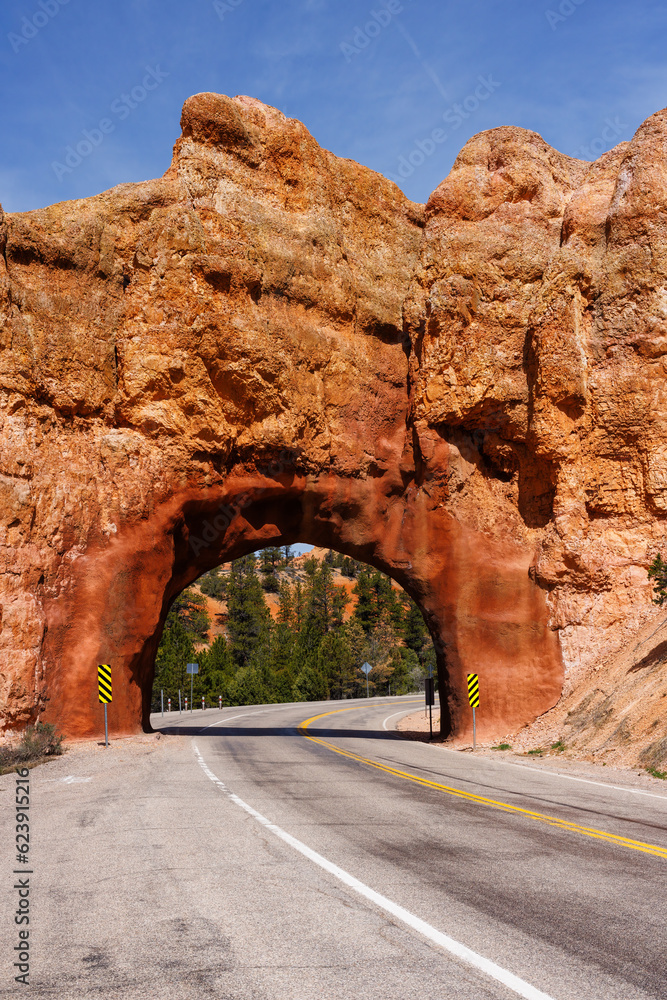 Red Canyon Arch located on Highway 12 in southern Utah
Red Canyon Arch located on Highway 12 in southern Utah
