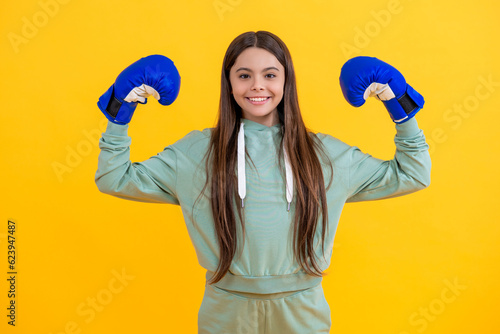 Bild auf Leinwand Teen boxer training with discipline