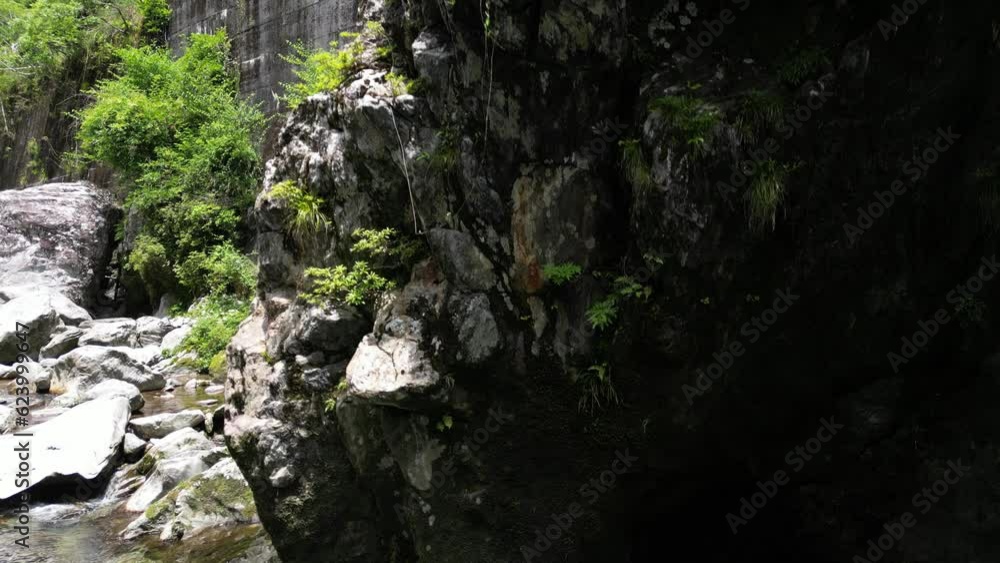 仁淀ブルー　渓谷　ドローン空撮