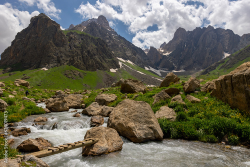 Foto cilo mountains, hakkari, high mountains and clouds, valley of heaven and hell