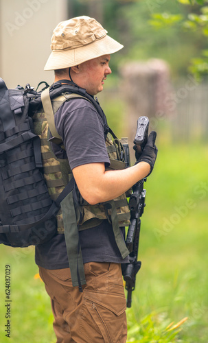 Obraz na płótnie Vertical image of an armed man w salonie