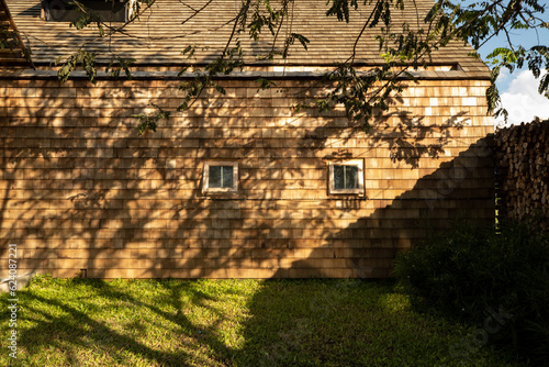 The light hitting the wall in the evening photo