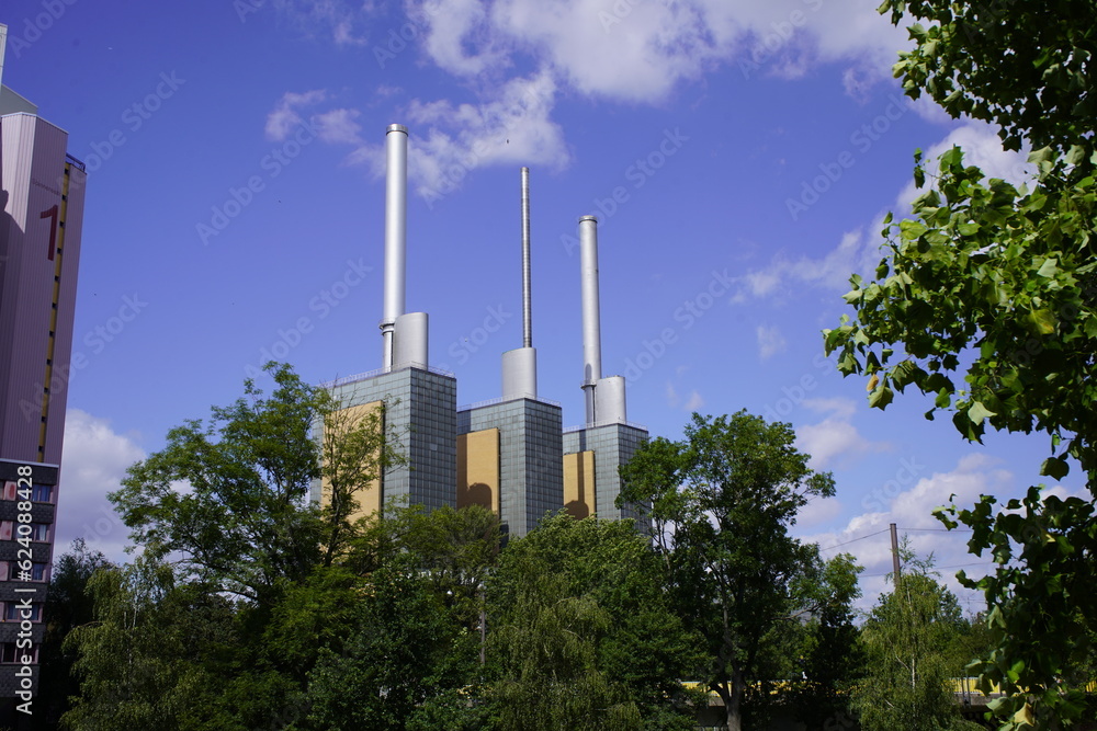 The Linden combined heat and power plant is a natural gas-fired plant. It is one of the most environmentally friendly gas and steam turbine systems and sets new standards in terms of energy efficiency The Linden combined heat and power plant is a natural gas-fired plant. It is one of the most environmentally friendly gas and steam turbine systems and sets new standards in terms of energy efficiency