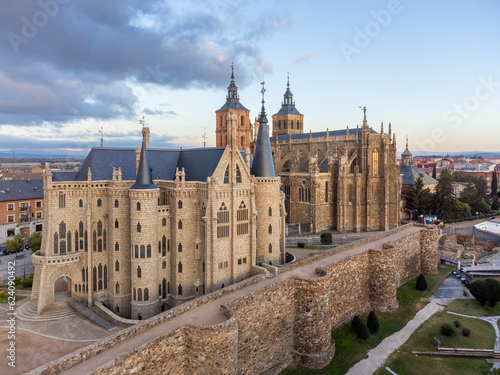 Obraz na płótnie Castilian Charm - Unveiling the Cathedral and Episcopal Palace of Astorga during Summer in Spain w salonie