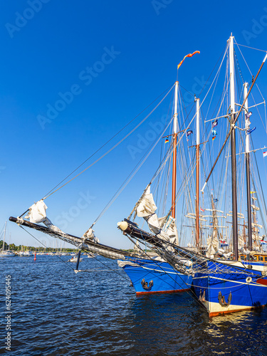 Segelschiffe im Stadthafen während der Hanse Sail in Rostock