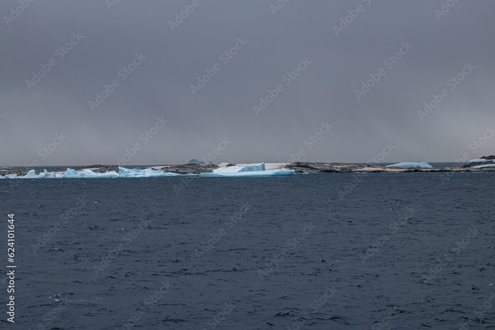 Sailing the Lemaire Chanel Antartic Peninsula Sailing the Lemaire Chanel Antartic Peninsula