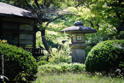 小石川後楽園、日本庭園の石灯篭