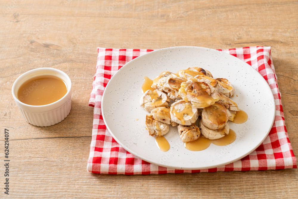 Grills Banana with Caramel Sauce