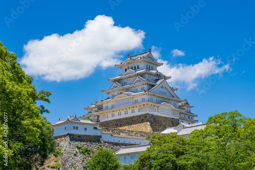 青空に映える世界遺産　国宝姫路城