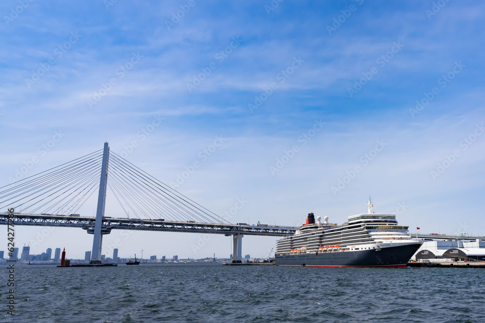 Obraz premium 神奈川県横浜市 豪華客船クルーズ船上から見た風景