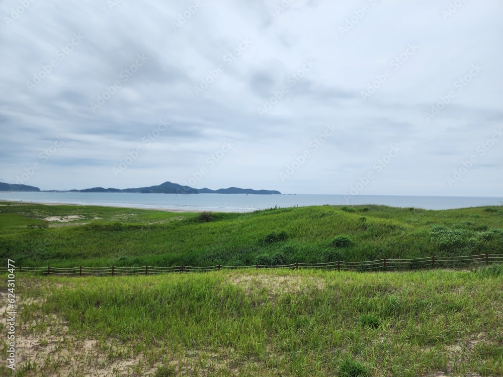 sea ​​and sand dunes.