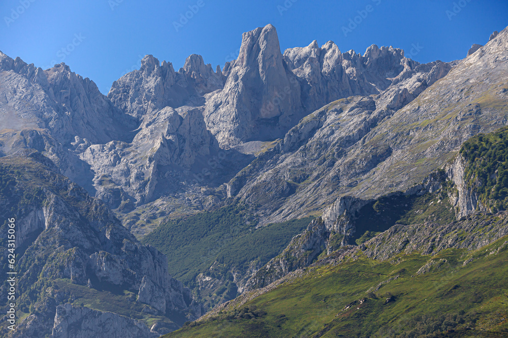Naranjo de Bulnes from Mirador Pedro Udaondo
