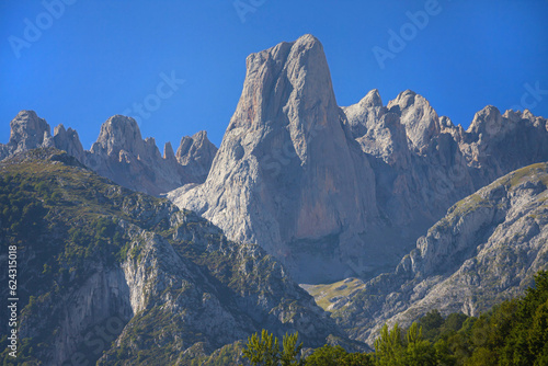 Naranjo de Bulnes photo