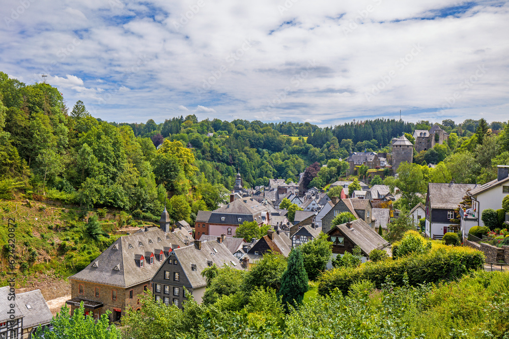 Blick auf die mittelalterlichen Stadt Monschau, Eifel