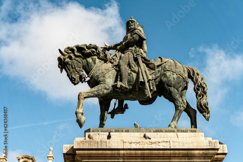 Reiterstandbild von Jaime I., Jakob I., der Eroberer von Valencia, Jardins del Parterre, Valencia, Spanien photo